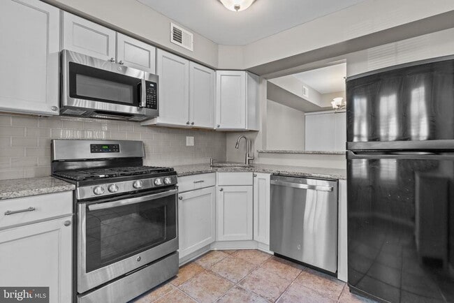 Photo - 105 Hopkins Ct