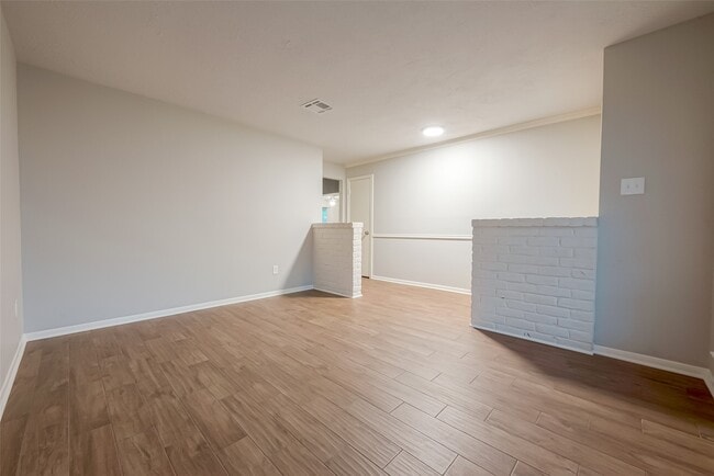 1406 Pinecroft Dr