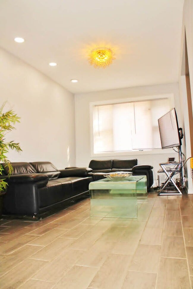 1456 44th St Unit 1456 44th St