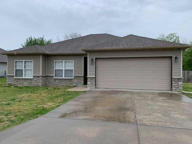 COMING SOON: Beautiful 3 bed/2 bath home l... - COMING SOON: Beautiful 3 bed/2 bath home l...
