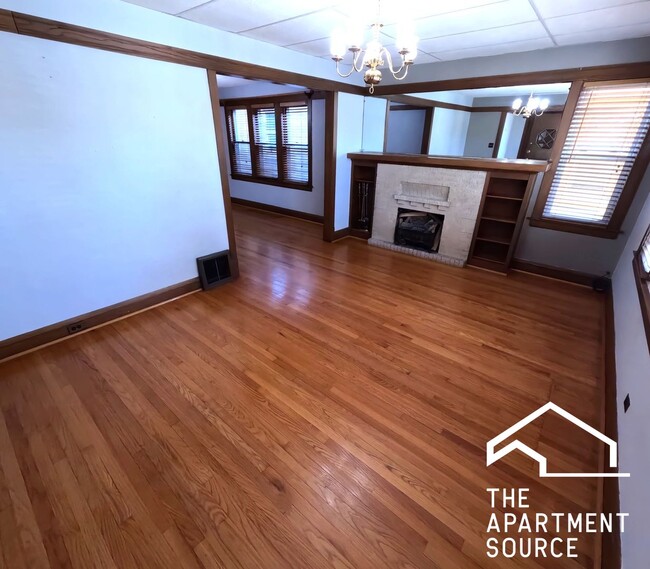 Building Photo - 3117 N Mango Ave