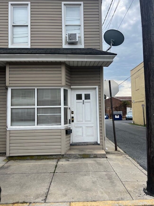 Building Photo - 32-34 E North St Unit Front Rental