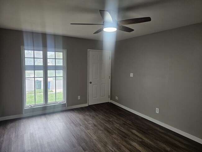 Photo - 1965 Argyle Dr