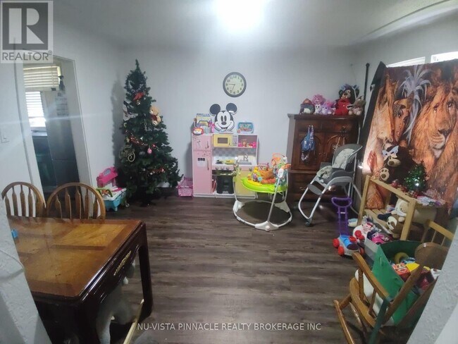 Photo - 759 Curry St