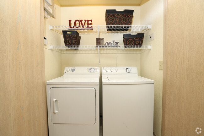 1BR, 1BA - 665 SF - In-Unit Laundry
