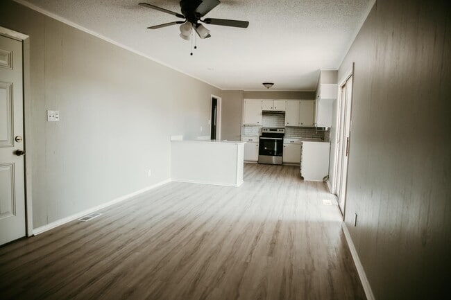 Photo - 106 Idlewood St