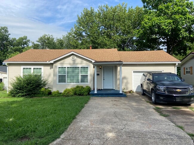 Building Photo - Spacious Home with Garage, Deck & Convenie...