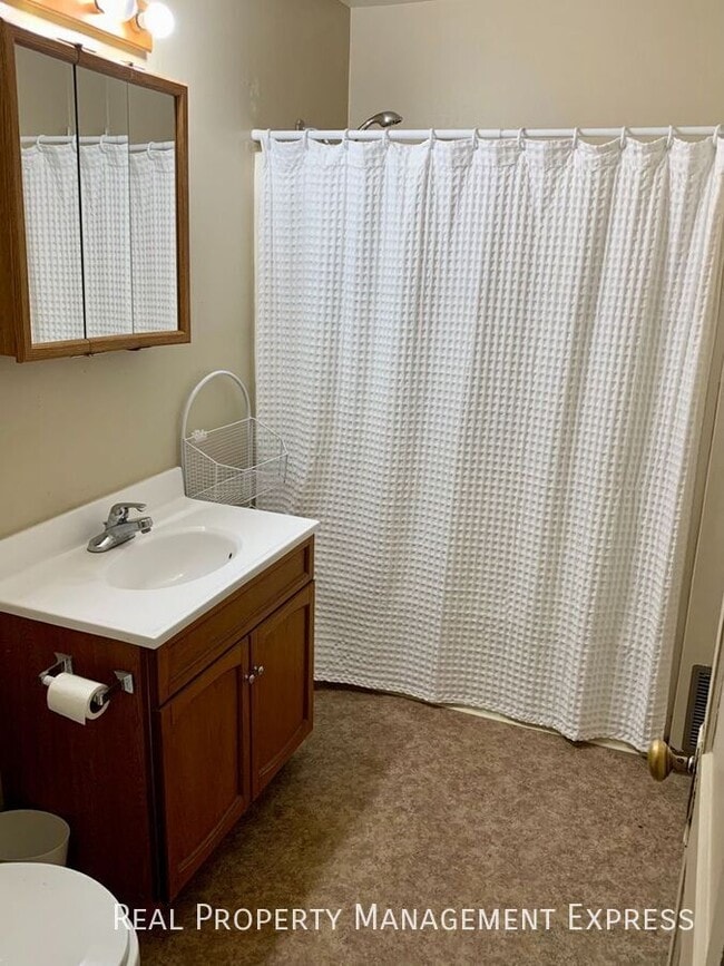 Photo - 2 Bedroom + Bonus Office in Central Sioux Falls!