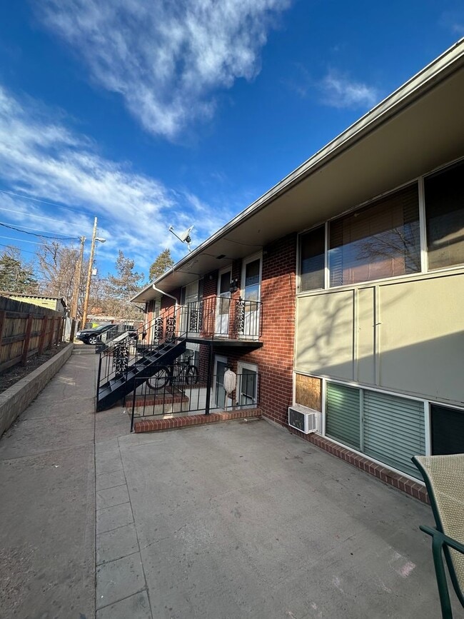 Building Photo - KM1517 Unit 8