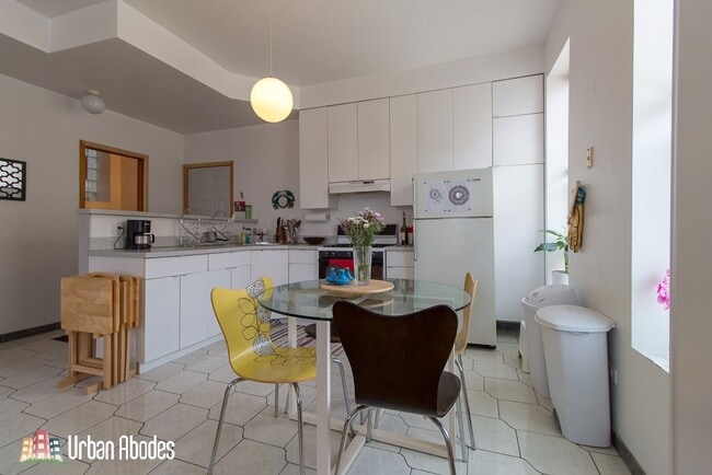 Photo - 2327 W Ohio St Unit 1F