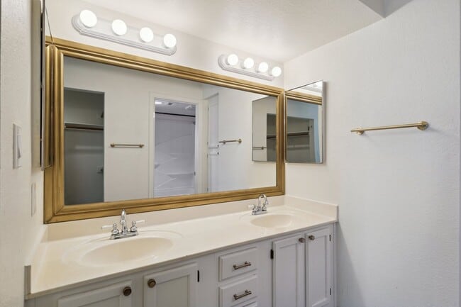 Photo - 205 N 74th St