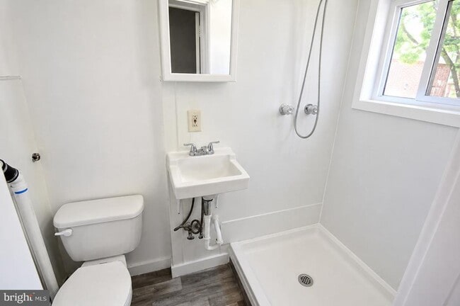 Photo - 219 Wood St