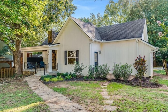 Photo - 319 S College Ave