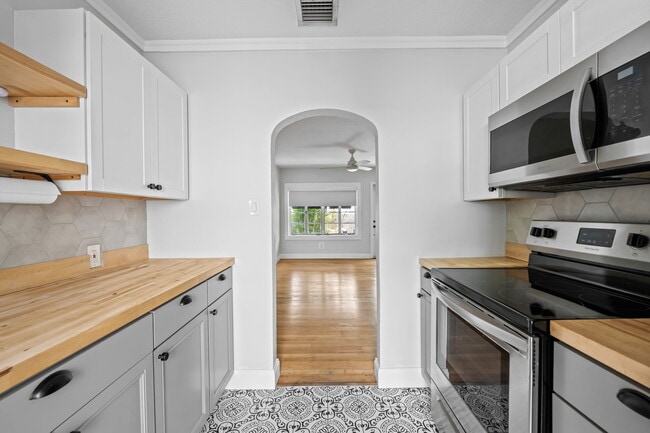 Building Photo - 411 sw 18 st Rental