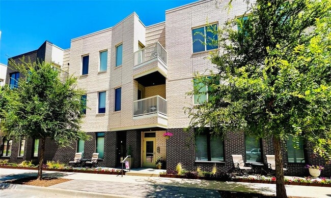 Building Photo - 627 Couch Dr Unit S 13