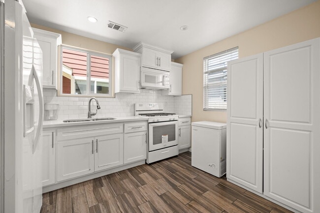 Photo - 1327 W 37th Pl