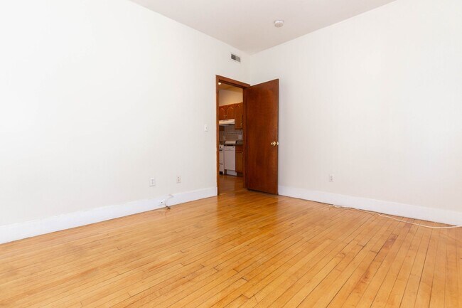 Photo - No Brokers Fee. No Security Deposit, Laund...