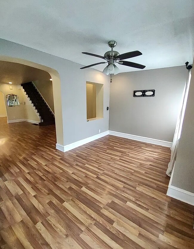 Photo - 6115 Carpenter St