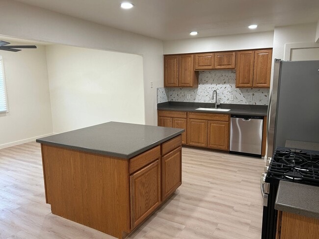 Photo - 2405 E Dortha Ave