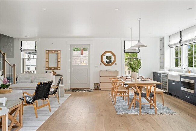 Photo - 81 Roseneath Ave