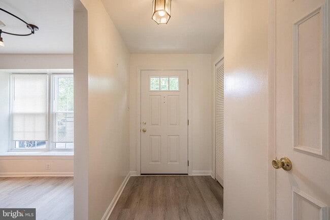 Photo - 8029 Edinburgh Dr