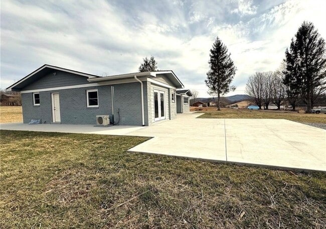 Photo - 1129 Mt Jefferson Rd