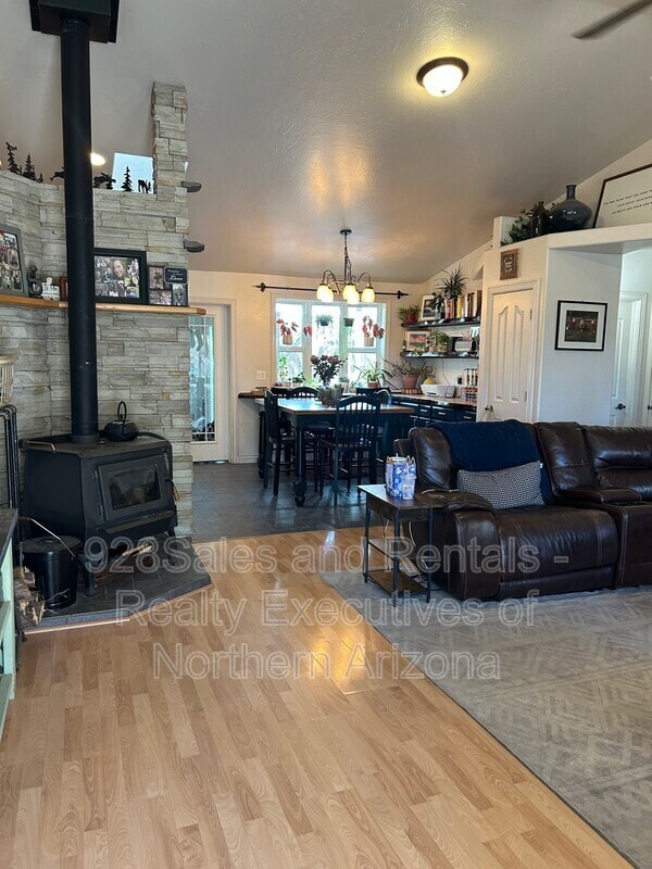 Photo - 81 Seneca Dr