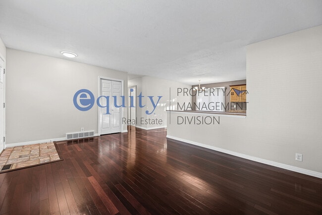 Photo - 7102 Brookhill Dr E