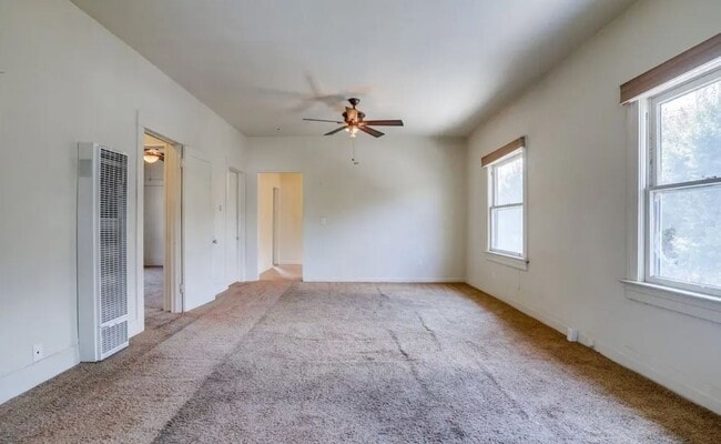 Photo - 6826 Hollenbeck St