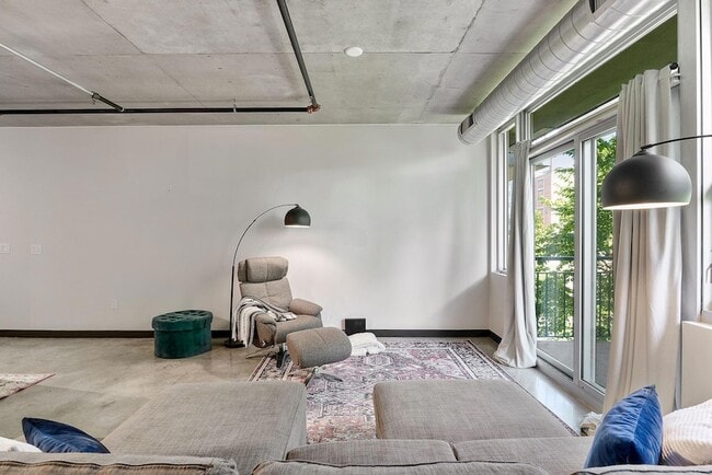 Photo - 730 N 4th St