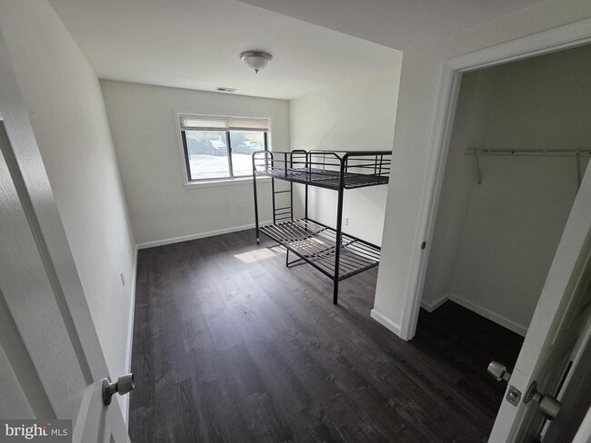 Photo - 203 E Cedarville Rd