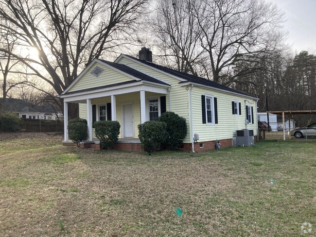 Building Photo - 105 Elm St Rental