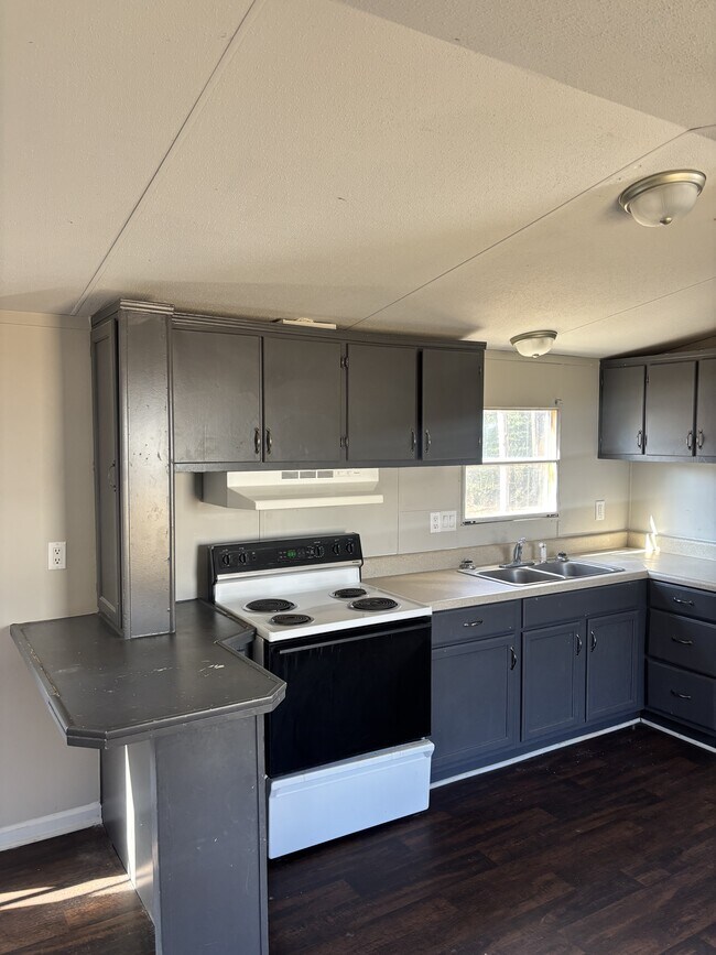 Photo - 180 Cassidy Ln