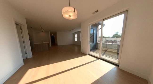 Photo - 1121 Greenleaf Ave Unit 401