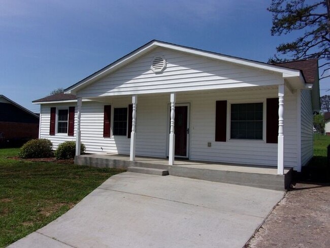 Photo - 3 Bedroom 1 Bath Home off Heckle Blvd