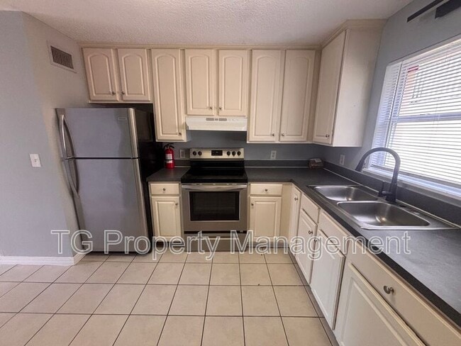 Photo - 207 7th St S