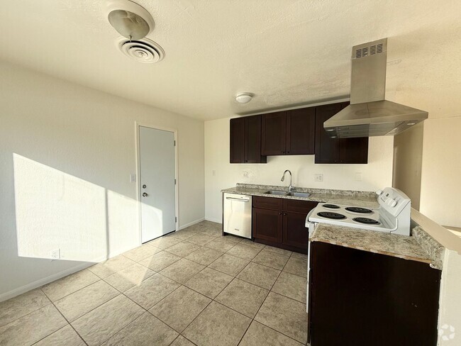 Building Photo - 3/BD 2/BA Home Near Nellis AFB – Spacious ...