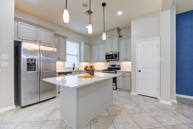 Building Photo - 12130 La Strada St