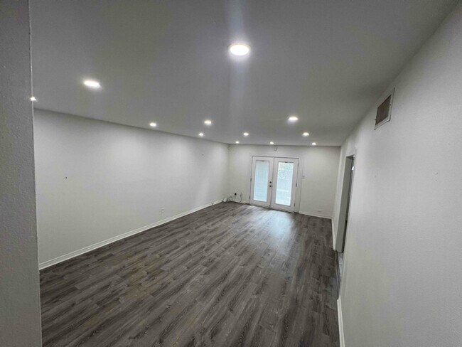 Photo - 865 Wilshire Blvd Townhome