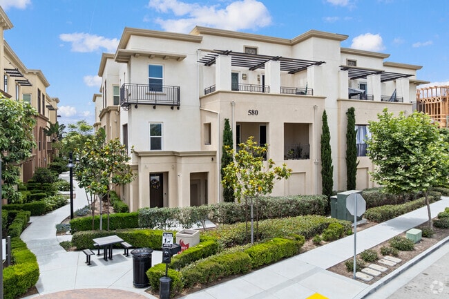 Building Photo - Mayfair Rental