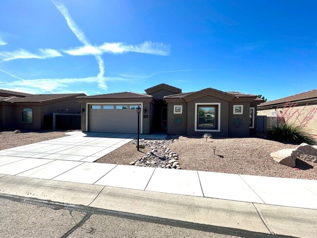 Building Photo - Elegant 3 Bedroom, 2 bathroom Home in Legacy Ranch Neighborhood in Central Kingman!