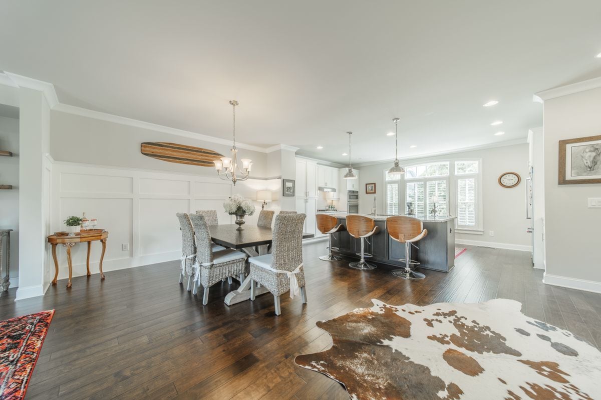 Photo - 690 Arklow Dr