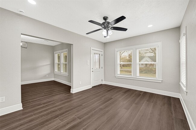 Photo - 7403 Cayton St