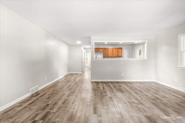 Photo - 1528 Oak Ln