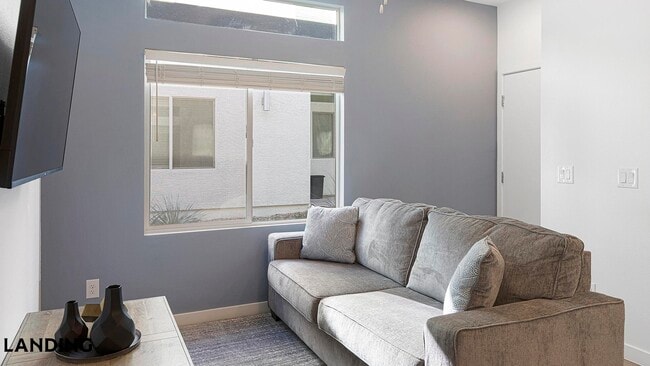 Building Photo - 2705 N Rancho Dr