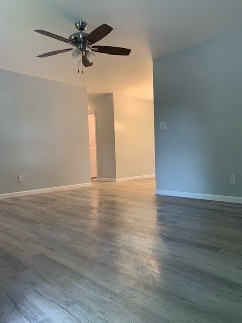 Photo - 907 Boyce St