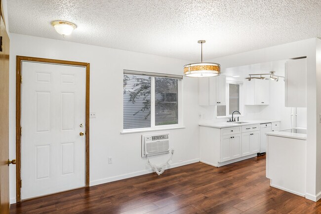 Photo - 3914 S Regal St