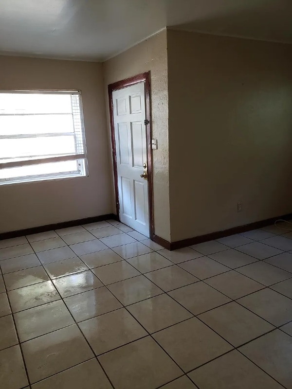 Photo - 725 Efferson St