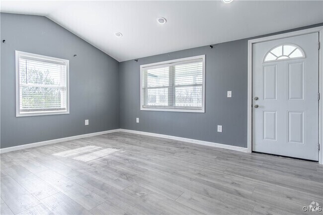 Building Photo - 14530 Dodge Ave Rental