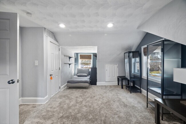 Photo - 3221 Locust Ave